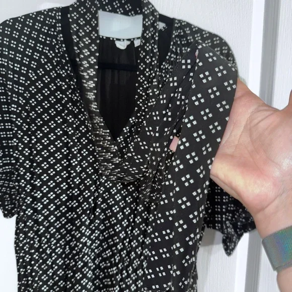 GAP Black and White V-Neck Puff Sleeve Mini Dress - Picture 2 of 3